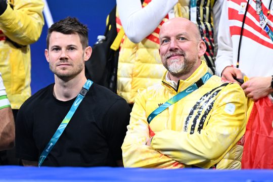 Delegationsleiter Olav Spahl (r.) blickt zufrieden auf die erste Olympia-Woche zurück