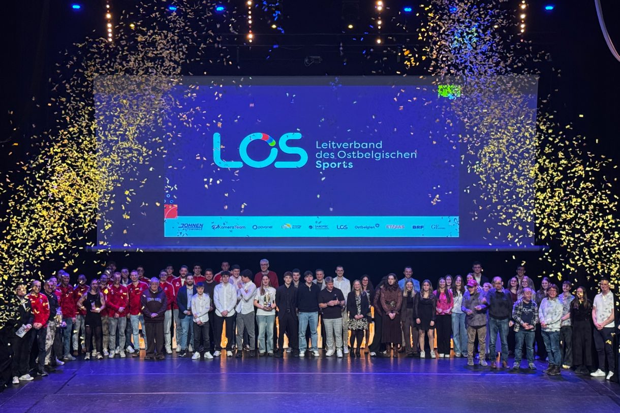 Gruppenbild auf der Bühne des Triangels