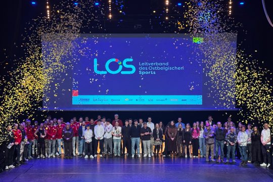 Gruppenbild auf der Bühne des Triangels