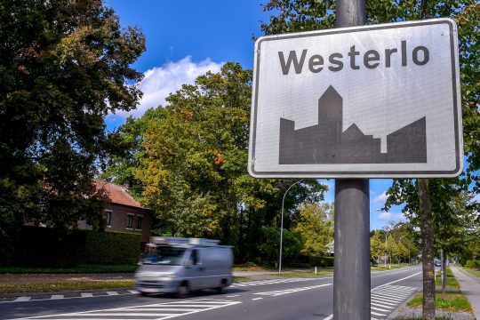Ortsschild von Westerlo am Straßenrand