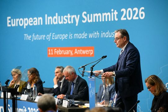 Premier Bart De Wever bei seiner Rede vor dem Antwerpener Industrie-Gipfel