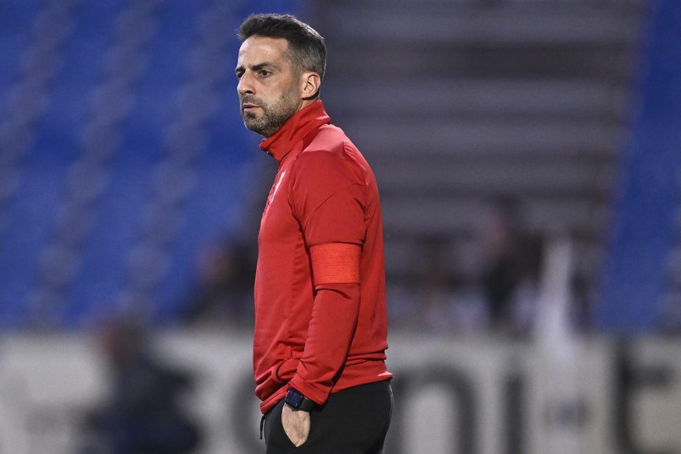 Portrait Yannick Ferrera am Spielfeldrand