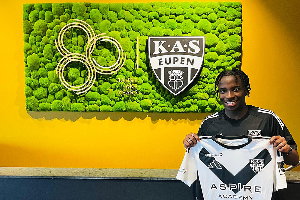 Yoram Zague mit dem Trikot der AS Eupen