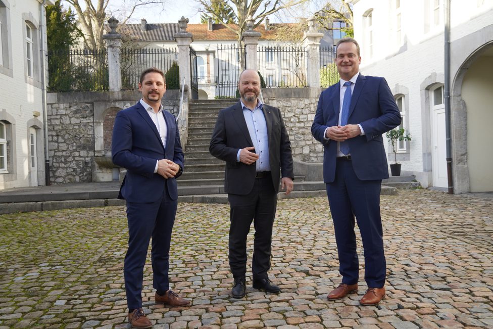 Michael Dejozé, Geschäftsführer der Euregio Maas-Rhein, Aachens Oberbürgermeister Michael Ziemons und DG-Ministerpräsident Oliver Paasch