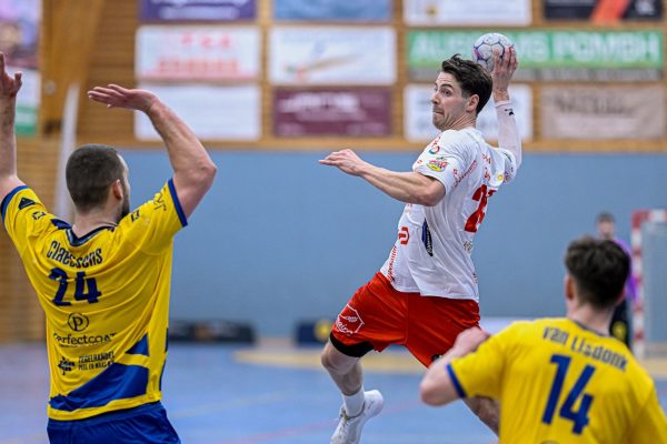 Spieler der KTSV Eupen beim Wurf