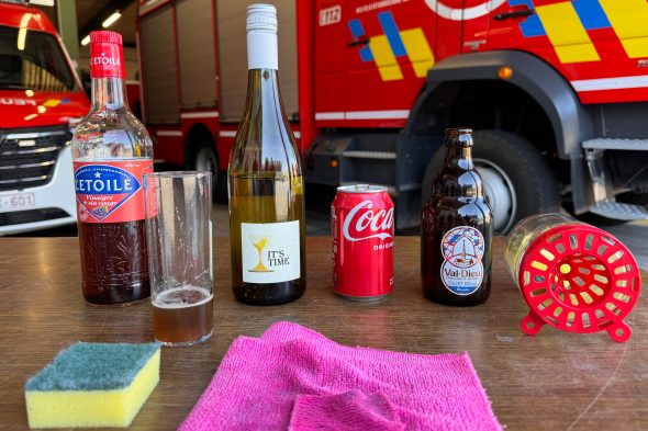 Essig, Wein, Cola, Bier, Schwamm, Spültuch