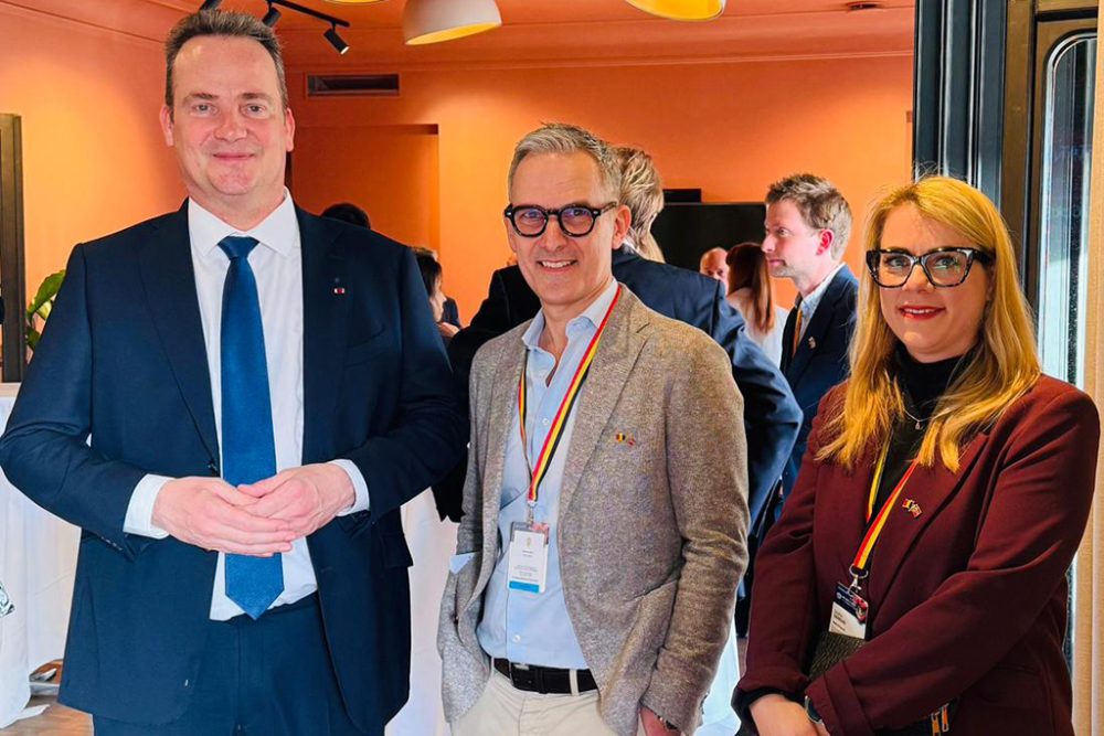 Bernd Hugo mit Ministerpräsident Oliver Paasch und seiner Protokollchefin Sophie Derichs