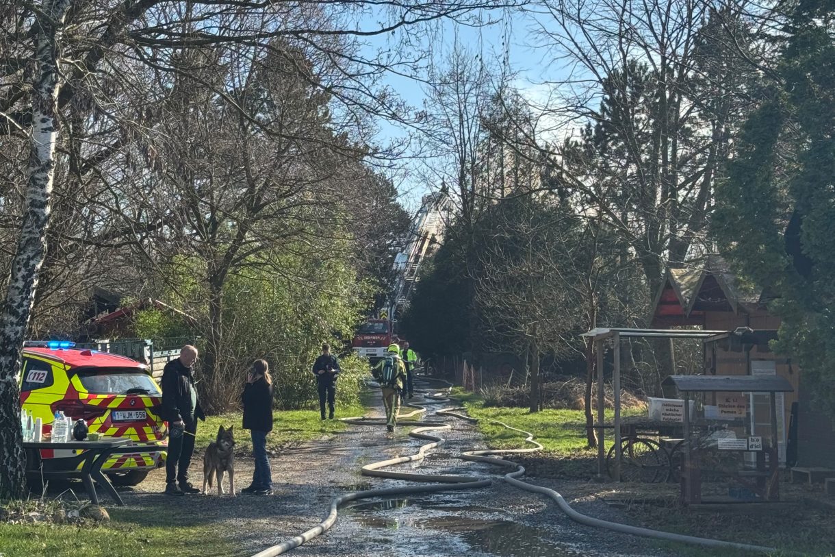 Feuerwehr bei Löscharbeiten