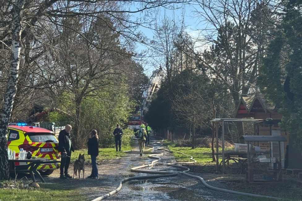 Feuerwehr bei Löscharbeiten