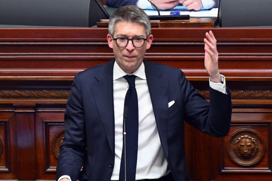 Der PS-Abgeordnete Pierre-Yves Dermagne während der Kammerdebatte