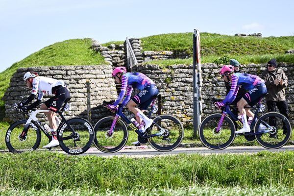 Fahrer auf der Strecke bei Middelkerke - Wevelgem
