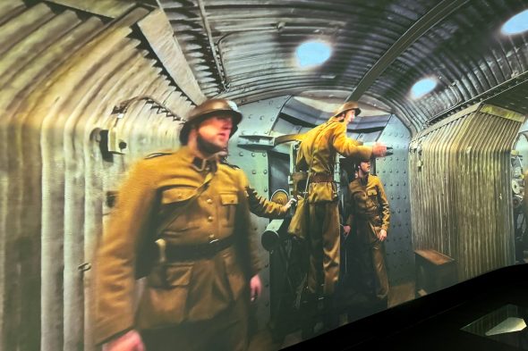 Fotos in der neuen immersiven Ausstellung im Fort Eben-Emael