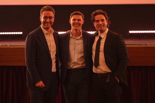 Daniel Hilligsmann mit Hauptdarsteller Laurens de Vries und Regisseur Vincent Konings