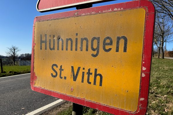 Ortsschild von Hünningen bei St. Vith