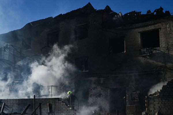 Feuerwehreinsatz in Brovary in der Nähe von Kiew nach einem Luftangriff