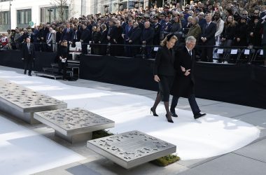 Das Könispaar bei der Gedenkfeier zum zehnten Jahrestag der Anschläge von Brüssel