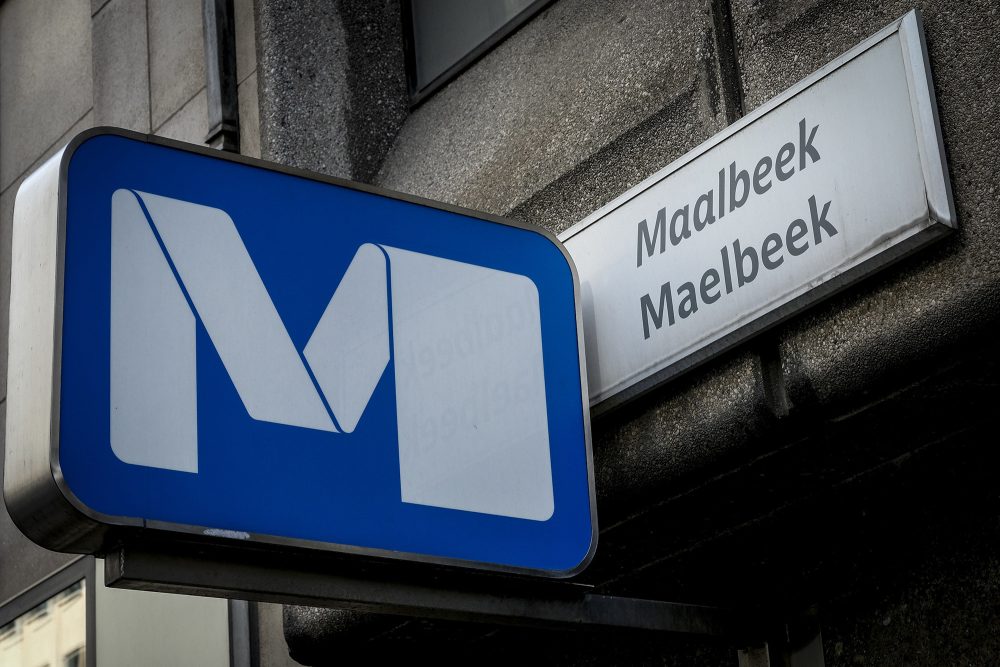 Metroschild an der Metrostation Maelbeek