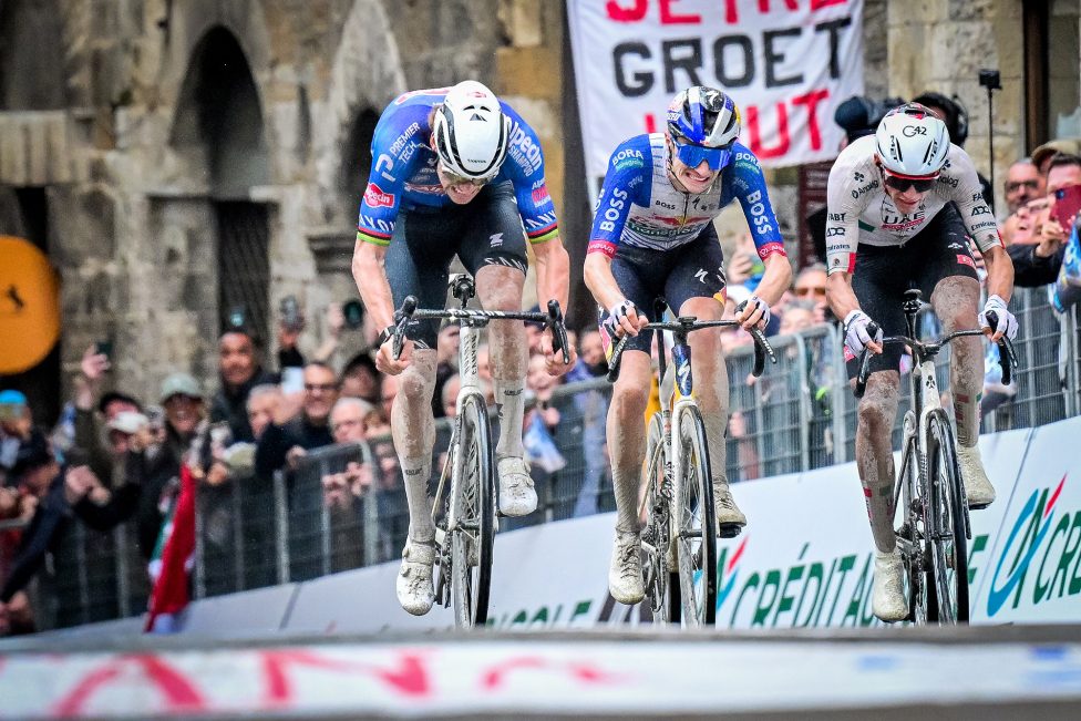 Mathieu van der Poel gewinnt die zweite Etappe des Tirreno-Adriatico vor Giulio Pellizzari und Isaac Del Toro
