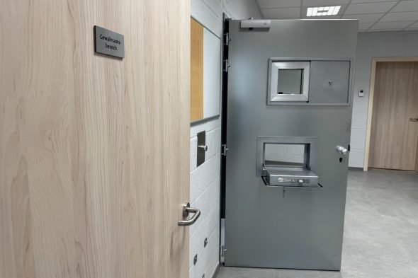 Zelle im neuen Polizeigebäude auf Morsheck