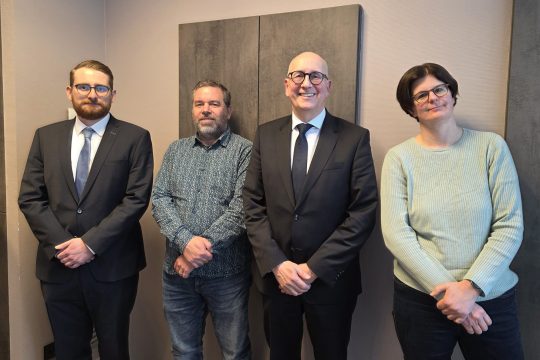 Samuel Deneffe, Ratssekretär Stephan Mathieu, Volker Klinges und Susanne Niessen