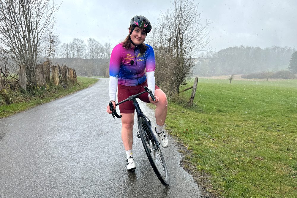 Ronja Schütz beim Training auf dem Fahrrad