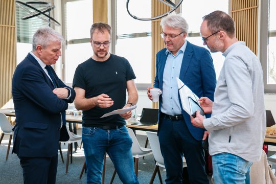 Minister Freches im Gespräch mit Vertretern aus Rheinland-Pfalz