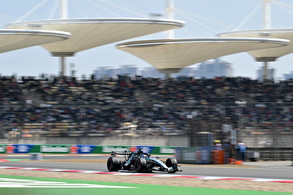 George Russell im Mercedes beim Sprintrennen in China