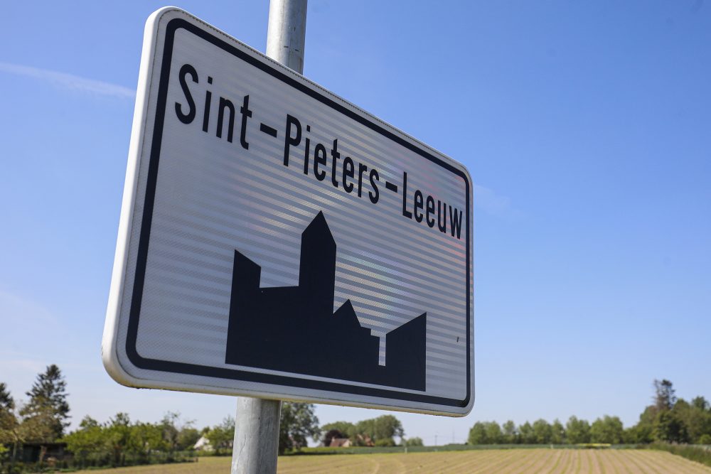 Ortsschild von Sint-Pieters-Leeuw