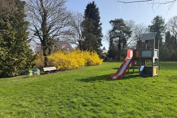 Spielplatz zwischen Bahndamm und Scheidweg
