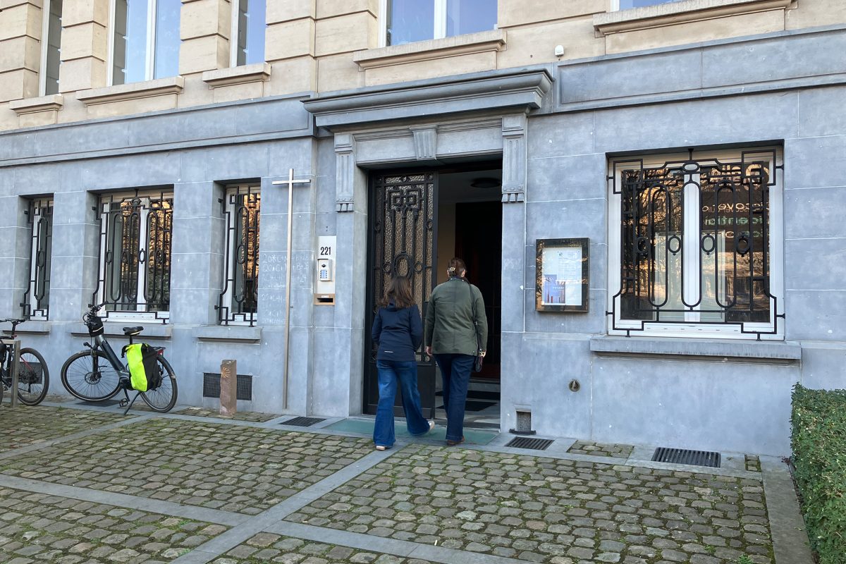 Die St. Paulus-Gemeinde in Brüssel befindet sich in einem normalen Haus der Brüsseler Stadtgemeinde Woluwe-Saint-Pierre