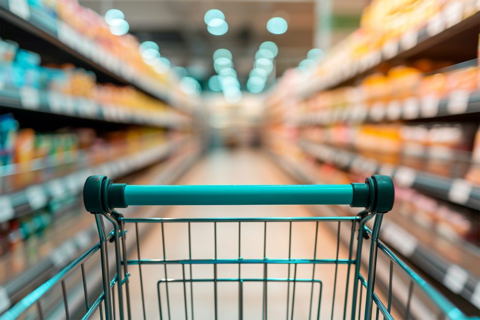 Einkaufswagen im Supermarkt
