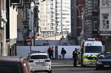 Absperrung der Polizei nach der Explosion vor der Synagoge in Lüttich