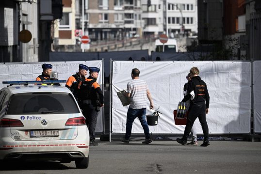 Absperrung der Polizei nach der Explosion vor der Synagoge in Lüttich - Nur Ermittler haben Zugang