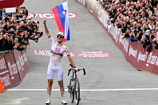 Radsport: Tadej Pogacar gewinnt zum vierten Mal Strade Bianche