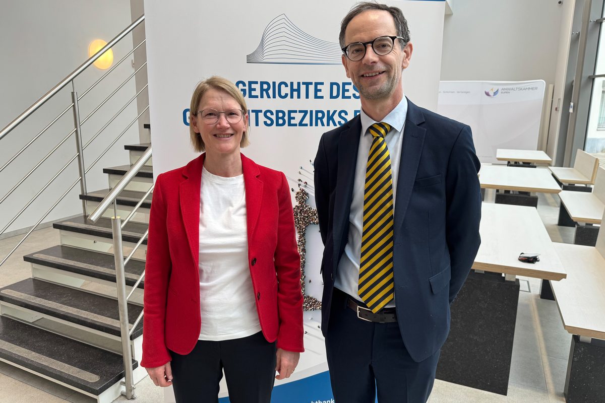 Gerichtspräsidentin Nathalie Corman und Frédéric Renier, Leiter der Staatsanwaltschaft