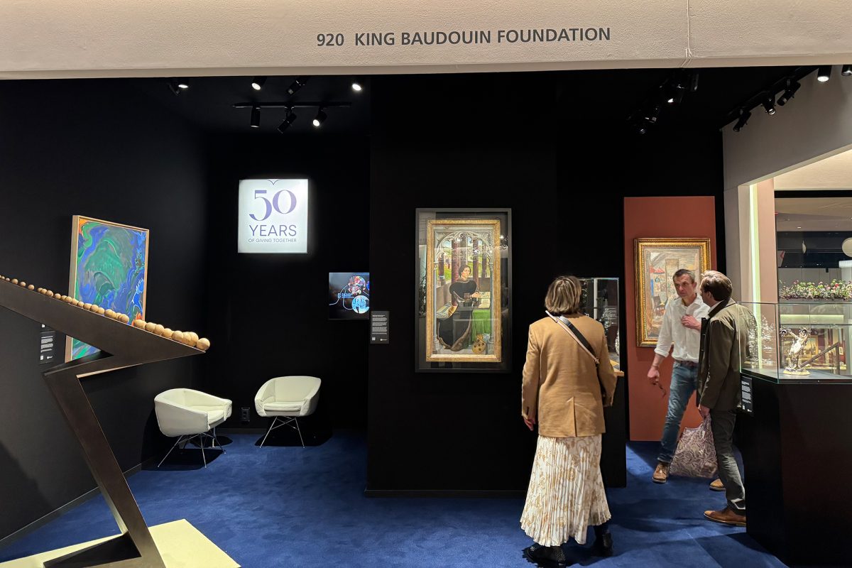 Besucher am Stand der "King Baudouin Foundation"