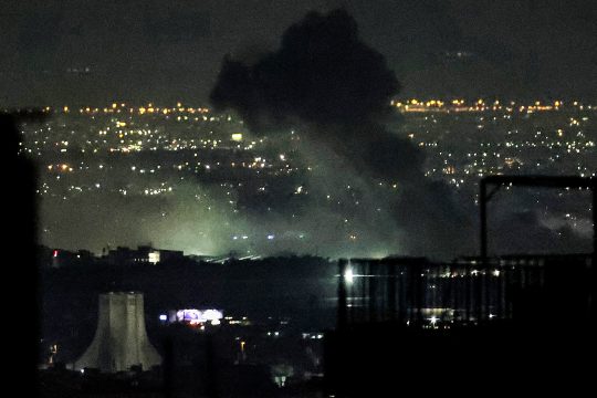 Rauchschwaden über der iranischen Hauptstadt Teheran