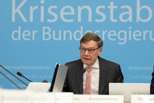 Deutschlands Außenminister Johann Wadephul bei einer Sitzung des Krisenstabs der Bundesregierung