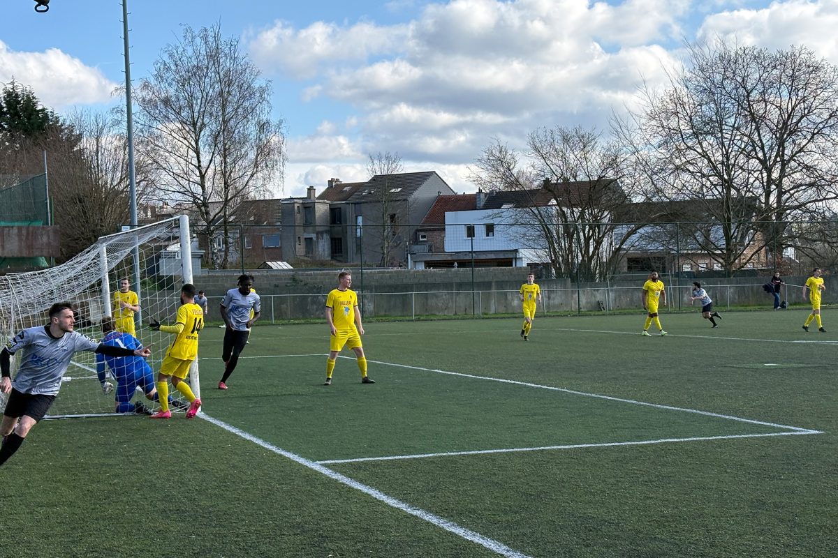 Spieler auf dem Feld bei der Partie Weywertz gegen Verviers