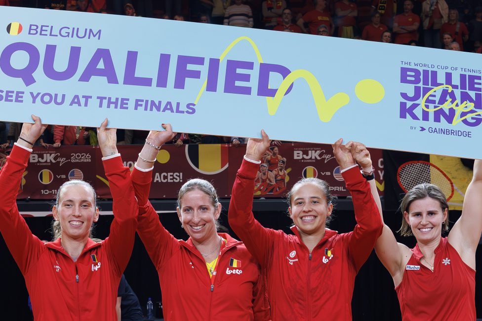 Elise Mertens, Magali Kempen, Hanne Vandewinkel und Greet Minnen feiern den Einzug in die Endrunde