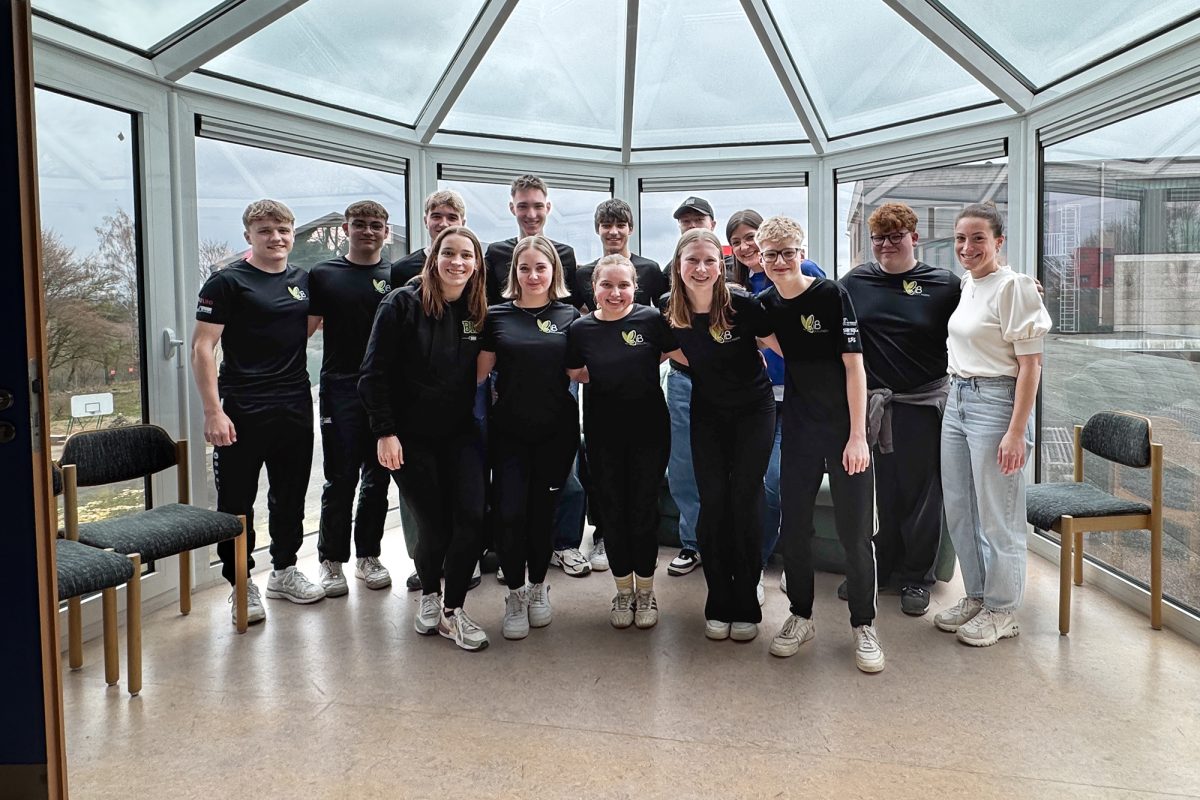 Das fünfte Jahr "Animator" mit den Lehrerinnen Michelle Fickers, Julia Meyer und Direktorin Ramona Wey 