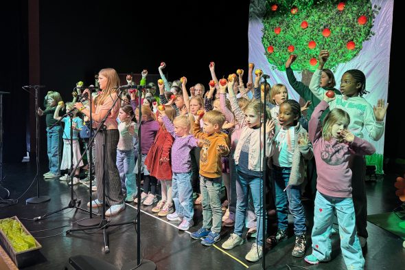 "Kinderstimmen" bei einer Probe des Musicals "Das Apfelkomp(l)ott"