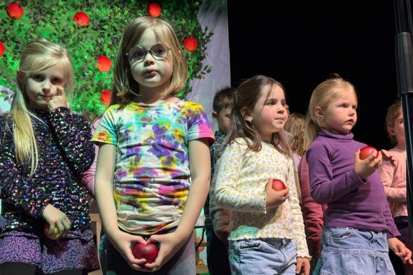 "Kinderstimmen" bei einer Probe des Musicals "Das Apfelkomp(l)ott"