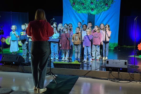 "Kinderstimmen" bei einer Probe des Musicals "Das Apfelkomp(l)ott"