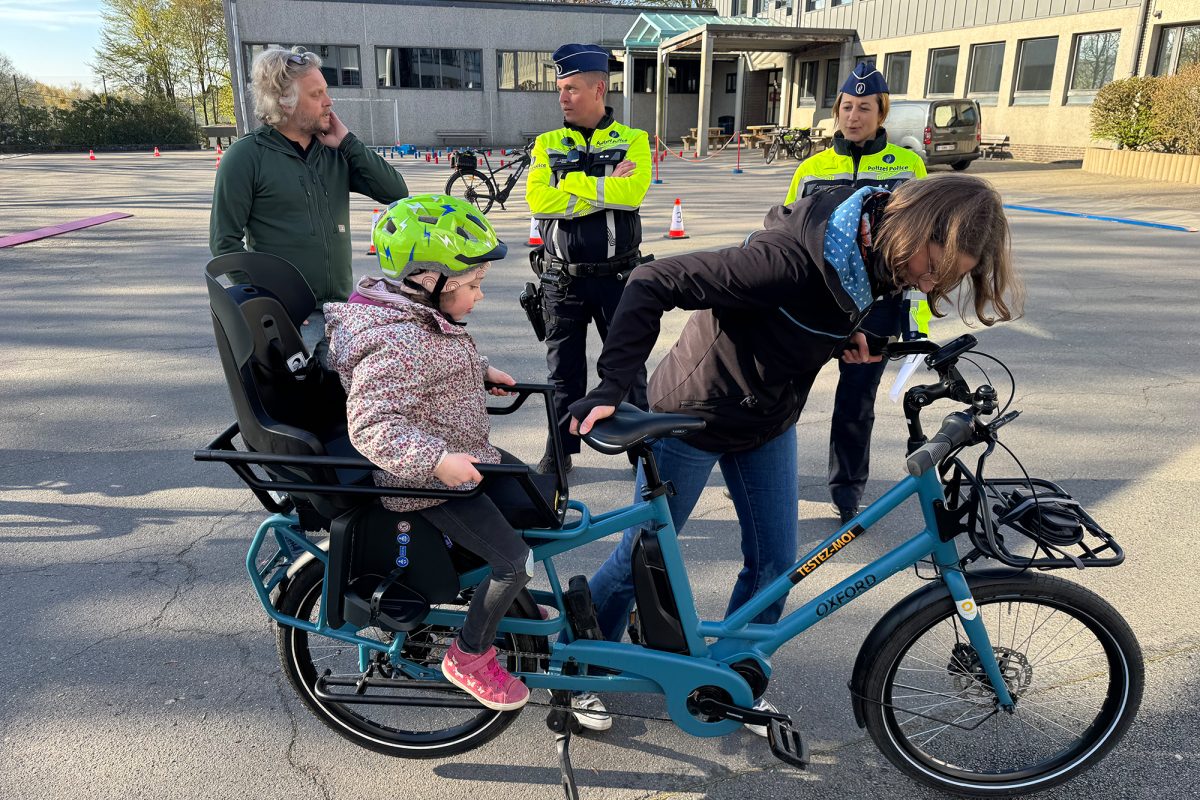 Teilnehmer der Aktion der VoG Fahr mit: "Ein Monat anders voran im ländlichen Raum", die einen Monat auf ihr Auto verzichten, bei der Einführung