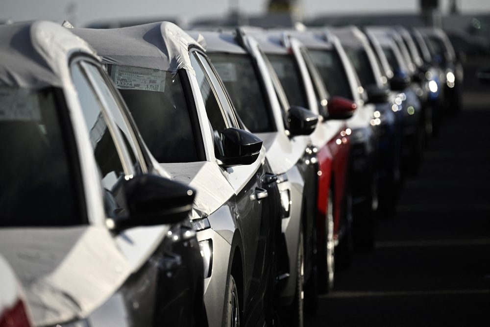 Neue Porsche an der Volkswagen-Fabik in Emden, fertig zum Transport