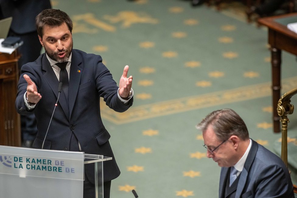 MR-Präsident Georges-Louis Bouchez und Premier Bart De Wever am Donnerstag in der Kammer