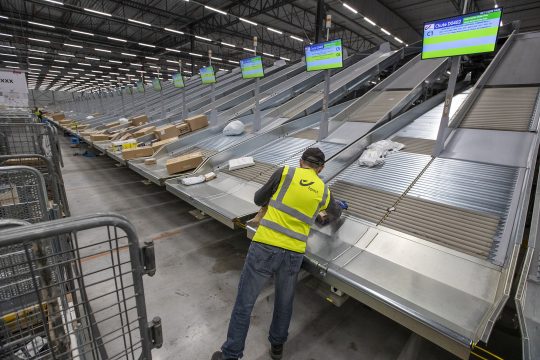 Bpost-Mitarbeiter im Sortierzentrum in Antwerpen