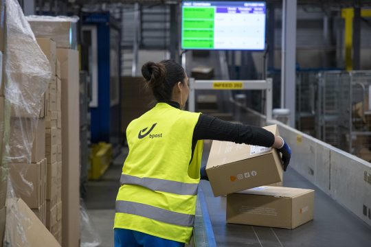 Bpost-Mitarbeiter im Sortierzentrum in Antwerpen