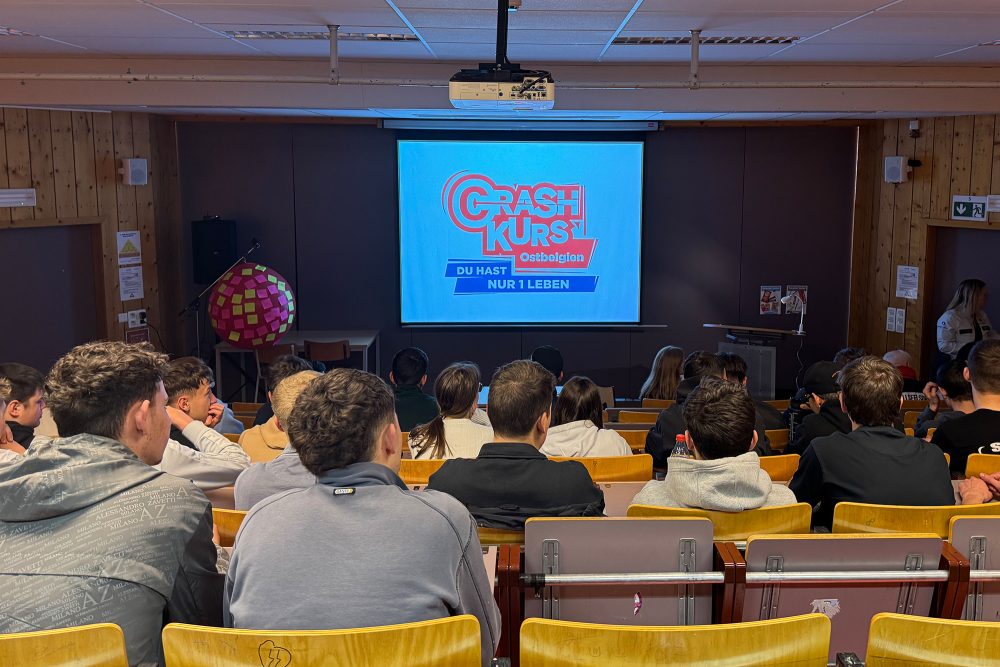 Schüler im Auditorium beim Crash-Kurs "Du hast nur ein Leben"